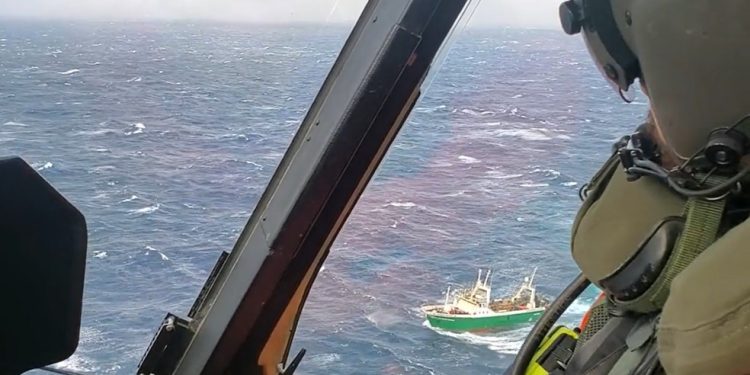 Buscas por sobreviventes após naufráfio de barco espanhol na costa do Canadá — Foto: Reprodução