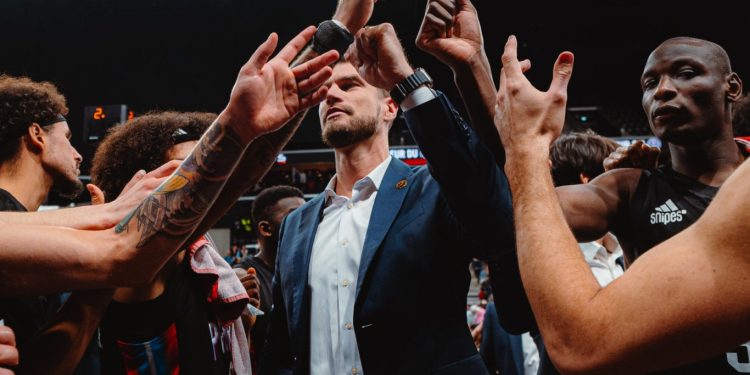 Novidade em quadra: Quem é o primeiro treinador brasileiro da NBA?
