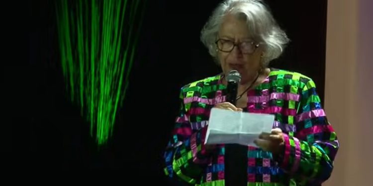 Ana Maria Machado recebe o prêmio de Personalidade no Ano no Jabuti 2025 — Foto: Reprodução