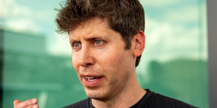 Sam Altman, da OpenAI, disse que customizar chips para IA tornará os modelos mais rápidos e eficientes — Foto: Bloomberg