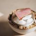 Metzi: Tempurá de hoja santa com atum, no menu degustação mexicano — Foto: Divulgação