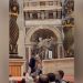 Homem urina no altar da Basílica de São Pedro durante missa