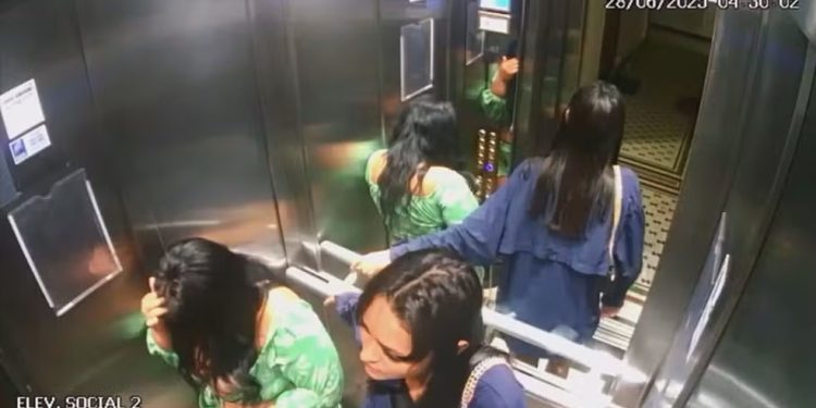 Suspeitas foram filmadas em elevador — Foto: Reprodução/TV Globo