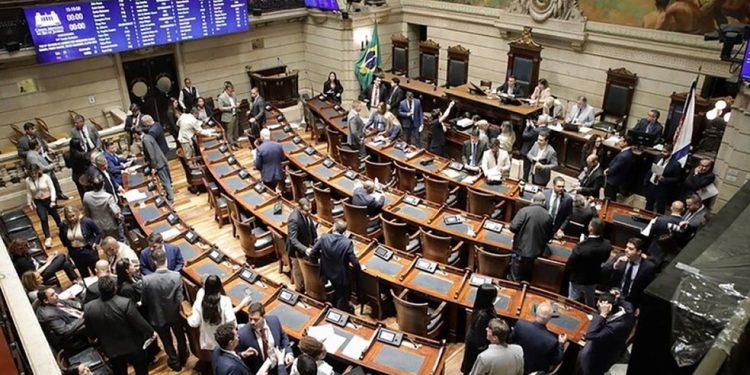 O projeto começou a ser discutido ontem na Câmara Municipal — Foto: Renan Olaz/Câmara Municipal do Rio de Janeiro