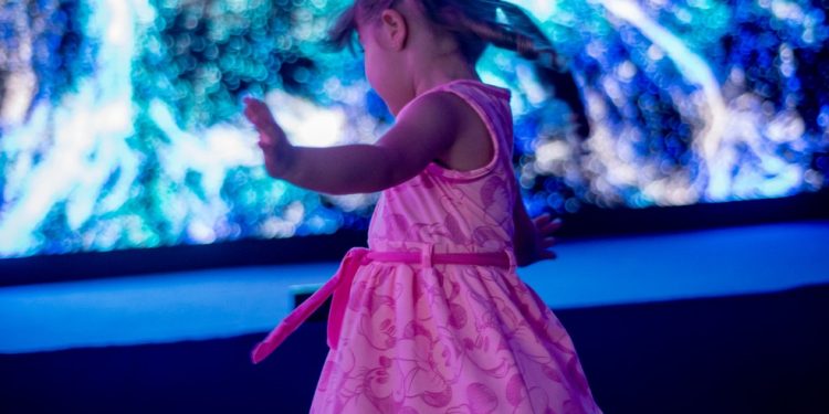 Criança se diverte em edição do Festival Hacktudo — Foto: Divulgação/Victor Curi