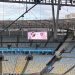 Provocação? Vasco usa escudo do Fluminense em menor proporção no telão do Maracanã