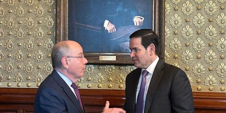 A conversa privada entre Mauro Vieira e Marco Rubio ocorreu sob o olhar atento de Abraham Lincoln — Foto: Itamaraty