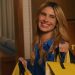 Carolina Dieckmann faz ação com Zé Delivery no fim de Vale Tudo. A personagem foi a responsável por matar Odete na primeira versão da novela — Foto: Divulgação