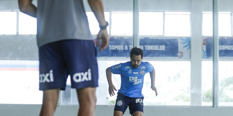 Everton Ribeiro em atividades no CT do Bahia — Foto: Rafael Rodrigues/Bahia