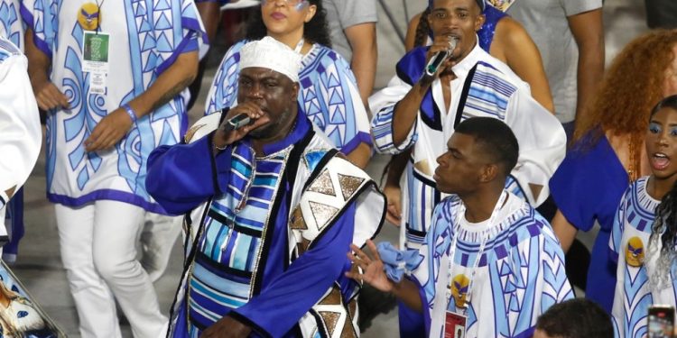 Gilsinho, da Portela, venceu três Estandartes de Ouro — Foto: Fabio Rossi/Agência O Globo