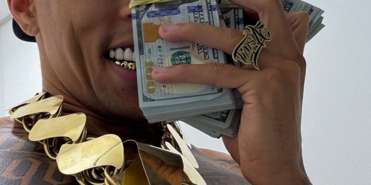 Vida de luxo de Buzeira incluía ostentação nas redes sociais — Foto: Reprodução/Instagram