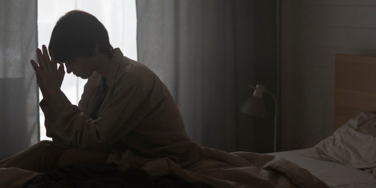 Você acorda durante a madrugada? Saiba o que pode ser
