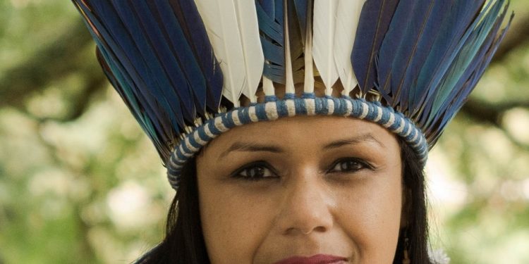 Alexandra Krenak: artista vai ministrar oficina de pintura para crianças — Foto: Divulgação