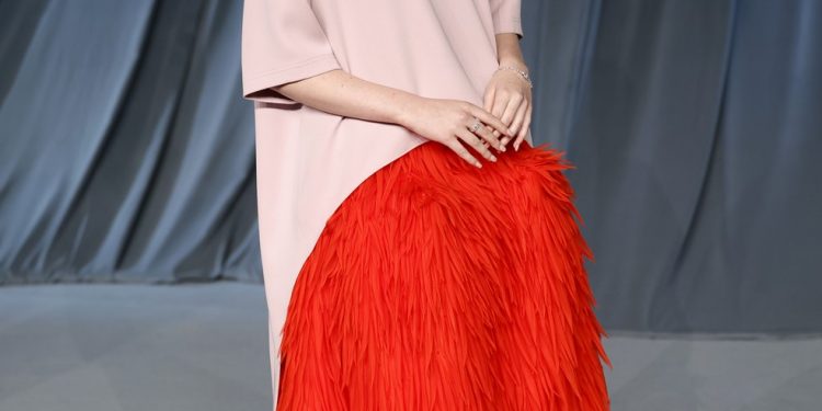 A atriz Elle Fanning de Balenciaga — Foto: GettyImages