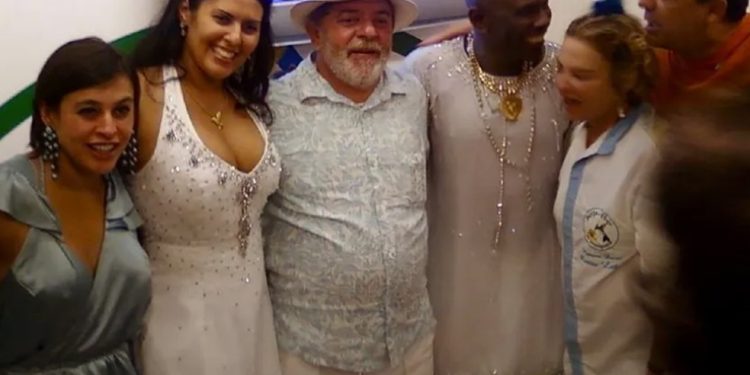 Lula com Neguinho, Sérgio Cabral e as respectivas esposas da época — Foto: Reprodução