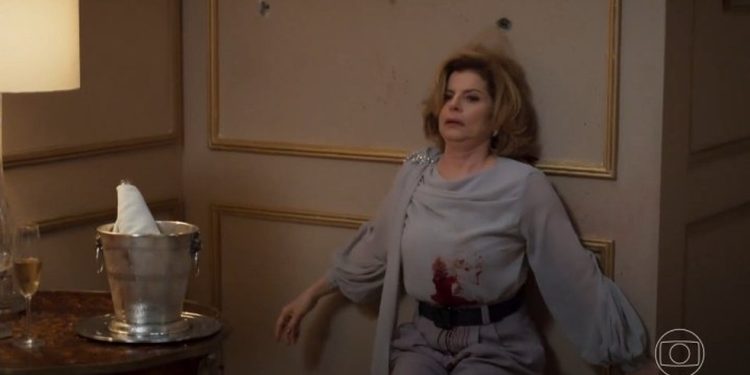 Tiros na parede seriam pistas sobre a morte de Odete Roitman (Debora Bloch) — Foto: Reprodução