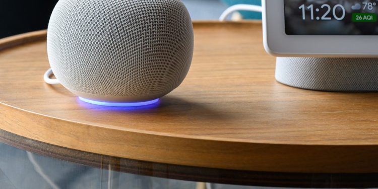 O novo alto-falante Google Home, de US$ 100, só estará disponível na primavera de 2026 — Foto: Chris Welch/Bloomberg