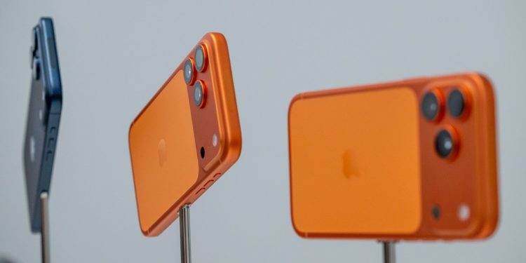 Modelo iPhone 17 Pro foi lançado pela Apple no último dia 9 de setembro, em evento realizado em Cupertino — Foto: David Paul Morris/Bloomberg