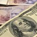 Na semana das eleições legislativas na Argentina, dólar voltou a ficar a um passo do teto da faixa de flutuação — Foto: Bloomberg