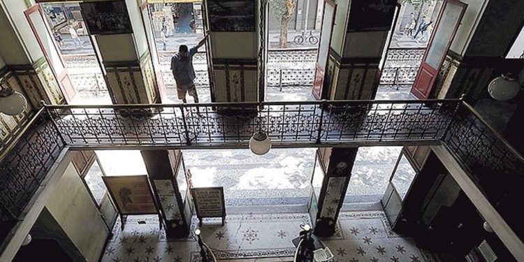 Cine Íris. O imóvel na Rua da Carioca está entre os bens do estado à venda — Foto: Custodio Coimbra / 19-9-2019