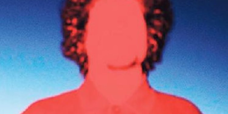 'Lei it burn - Deixa arder', terceiro álbum solo de Chico Chico — Foto: Divulgação
