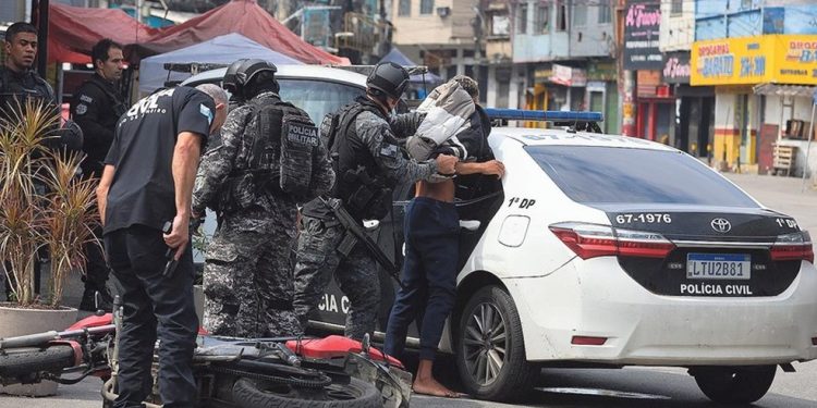 Efeitos. Prisão na Vila Cruzeiro: para ex-secretário de Segurança Pública, megaoperação não trará resultados práticos no combate ao crime organizado — Foto: Fabiano Rocha/28-10-2025