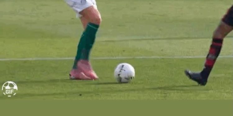 'Deuses do futebol estão torcendo pelo Flamengo', ironiza Textor, após Pulgar não ser expulso em final da Libertadores com Palmeiras