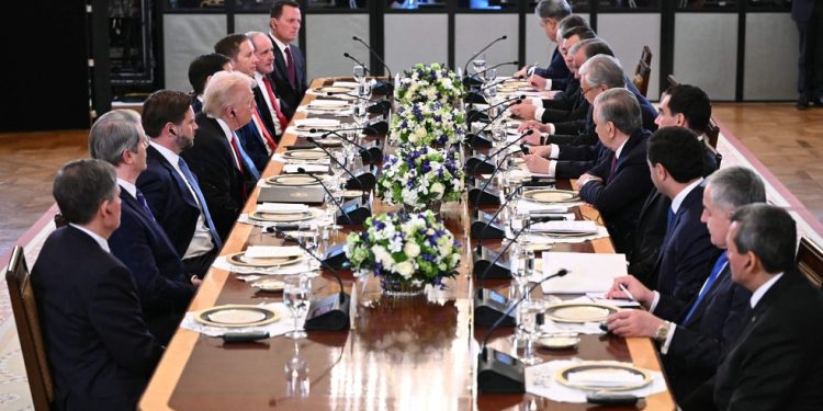 Trump recebe líderes da Ásia Central na Casa Branca — Foto: Mandel Ngan/AFP