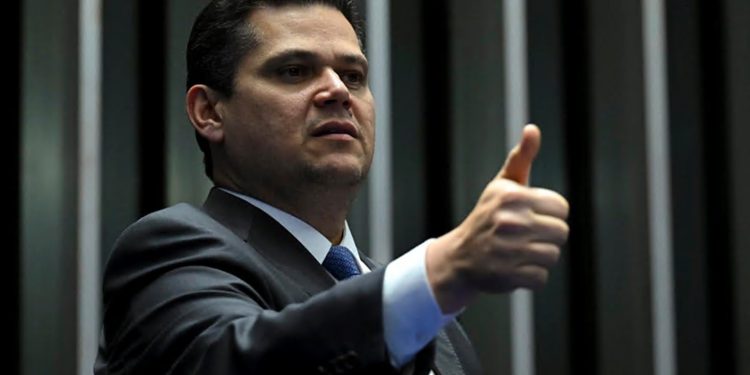 A moeda de troca que Davi Alcolumbre deve pedir para facilitar a vida de Jorge Messias no STF