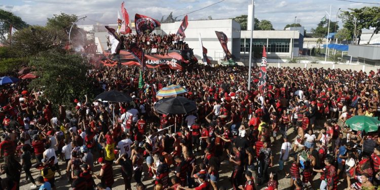 Milhares de torcedores do Flamengo compareceram ao AeroFla — Foto: Alexandre Cassiano