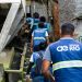 Funcionários da Águas do Rio durante atuação em comunidades — Foto: Divulgação/Águas do Rio