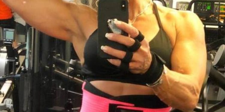 Andrea Sunshine falou sobre críticas ao corpo musculoso — Foto: Reprodução Instagram