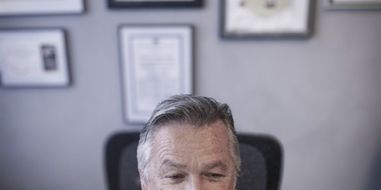 Patrick Sabatier começou a carreira profissional no Brasil, em 1987 — Foto: Camila Araújo / Agência O Globo