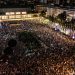 Manifestantes protestam contra criação de comissão de inquérito sobre 7 de outubro nomeada por Netanyahu — Foto: Jack Guez/AFP