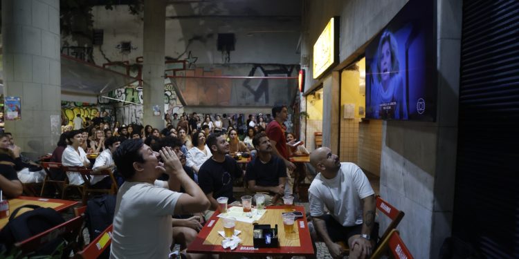 Após crise do metanol, vendas em bares e restaurantes crescem 1,6% em outubro