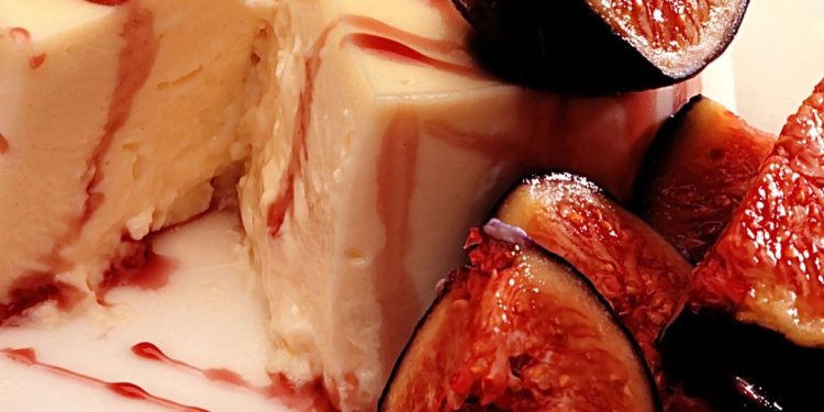 Aprenda a fazer um cheesecake de figo e nozes para o Natal em cinco passos
