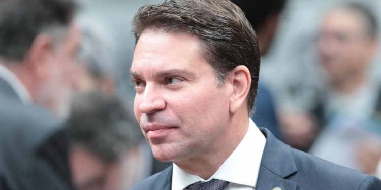 Bancada do PSOL-RJ protocola pedido de prisão imediata de Ramagem, condenado na trama golpista