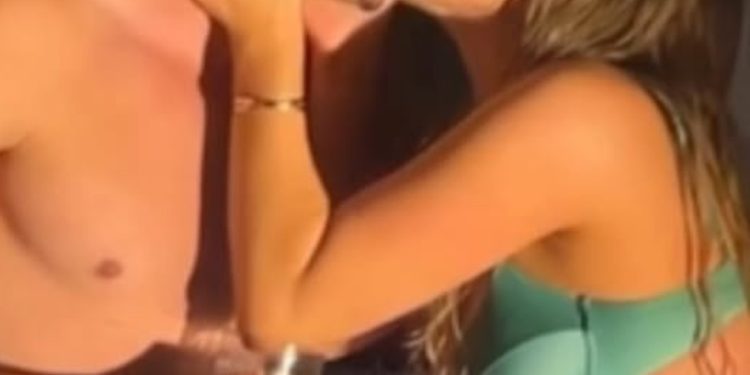 Tata Estaniecki e Julio Cocielo dão beijo e despertam rumores de volta do ex-casal — Foto: Reprodução Instagram