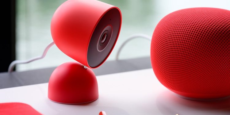 O Google ainda não se comprometeu a adotar o Matter 1.5 em suas câmeras Nest — Foto: Chris Welch/Bloomberg