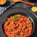 Comida ancestral: Aprenda a preparar o Chakalaka, prato sul-africano à base de feijão, legumes e especiarias