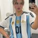 A modelo Anais Gallagher com camisa da seleção de futebol da Argentina, onde o Oasis se apresentou recentemente — Foto: Reprodução/Instagram