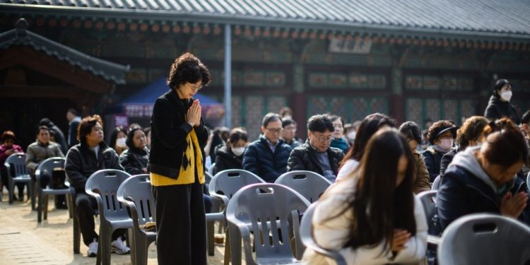 Coreia do Sul suspende voos e adia expediente para o temido exame nacional de admissão às universidades — Foto: AFP