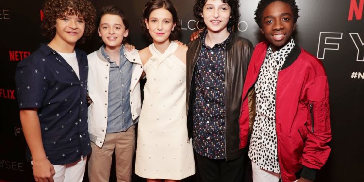 O elenco de 'Stranger things' em 2016 — Foto: Eric Charbonneau/Netflix