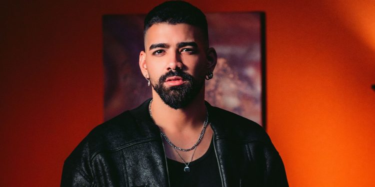 Dilsinho aposta em histórias reais no novo álbum e explica processo criativo: 'Não é terapia, mas é terapêutico'