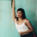 Regata e calça Prada, colar Gansho e chaveiro Alexandre Pavão — Foto: Hudson Rennan