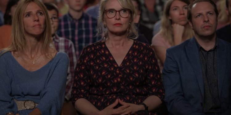 Cena de 'Vizinhos Bárbaros', com Julie Delpy — Foto: Divulgação