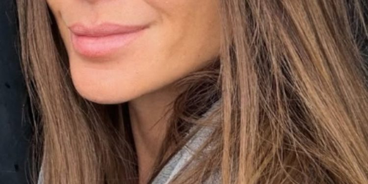 Carolina Dieckmmann abandona o loiro e surge morena — Foto: Reprodução Instagram