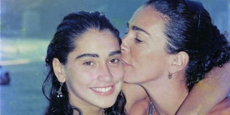 Carol Solberg publica foto com a mãe Isabel Salgado, duas semanas após a morte da ex-atleta — Foto: Reprodução
