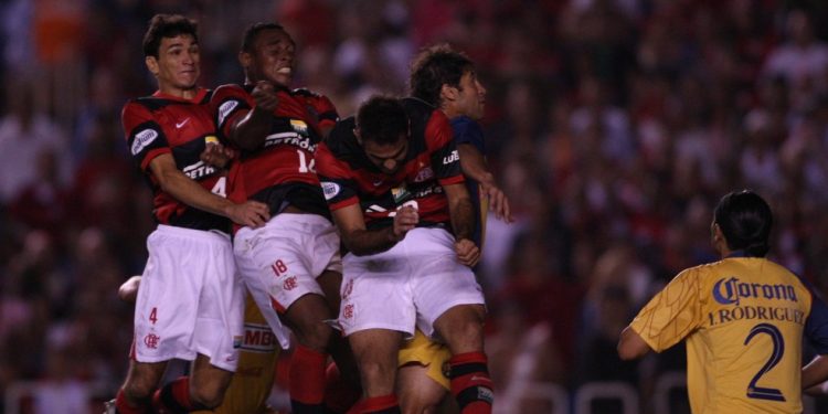 Flamengo na traumática derrota para o América do México em 2008 — Foto: Alexandre Cassiano
