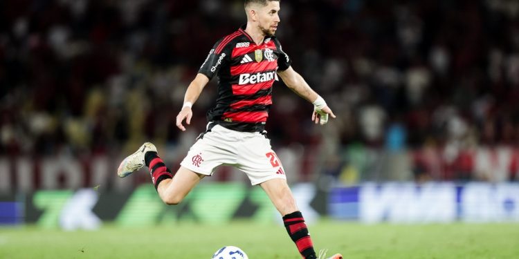 Jorginho, do Flamengo, em duelo contra o Cruzeiro — Foto: Gilvan de Souza/Flamengo